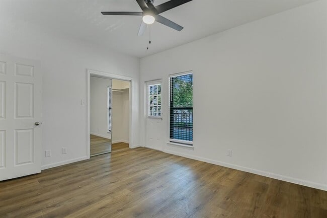Building Photo - 1307 Kinney Ave