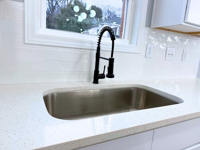 Building Photo - 28 11th St