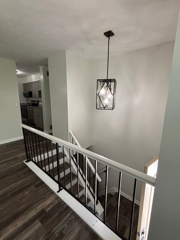 Building Photo - 10253 Crestland Ct
