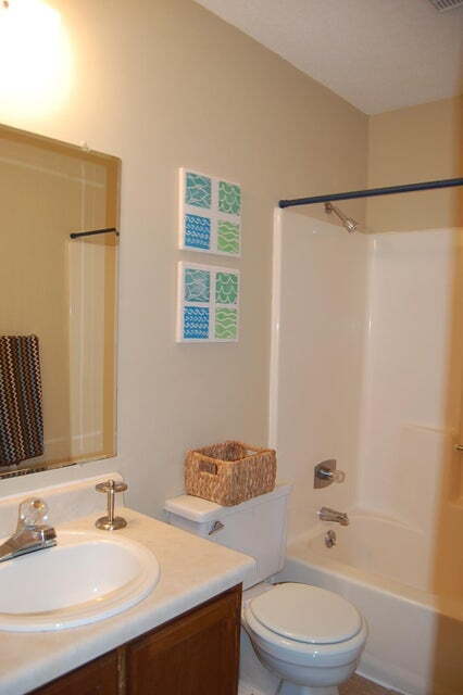 Building Photo - "Charming 2-Bedroom Apartment Retreat in M...