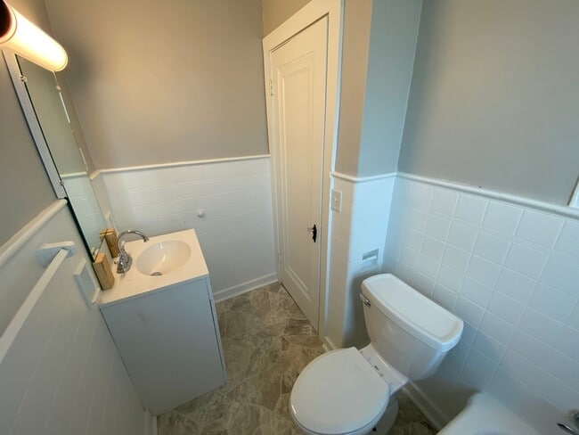 Building Photo - 4339 Wakeley St