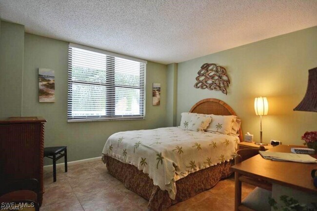 Building Photo - 260 Seaview Ct