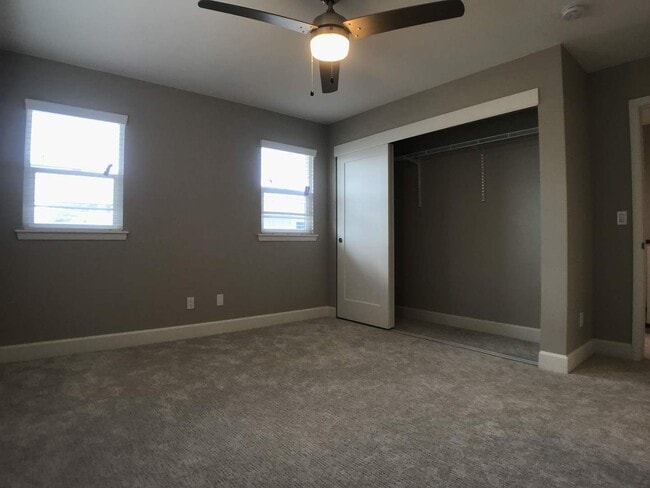 Building Photo - Waikalua Bayside Newer Community! 3 Bed 3.5 Bath home Ocean/mountain views.