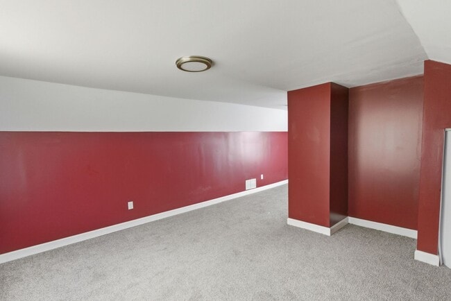 Building Photo - Holiday Special Reduce Rent