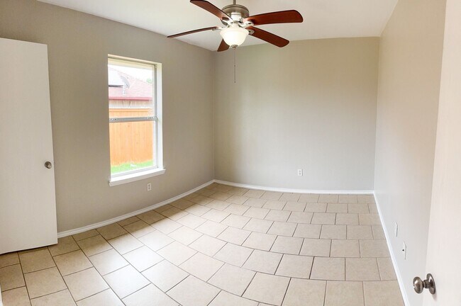 Building Photo - Available 7/21/2025 Beautiful 1 story, 4 b...
