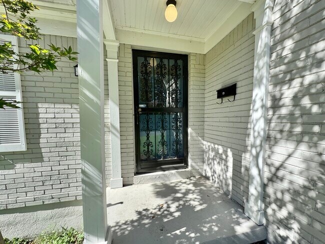 Building Photo - 163 S Fenwick Rd