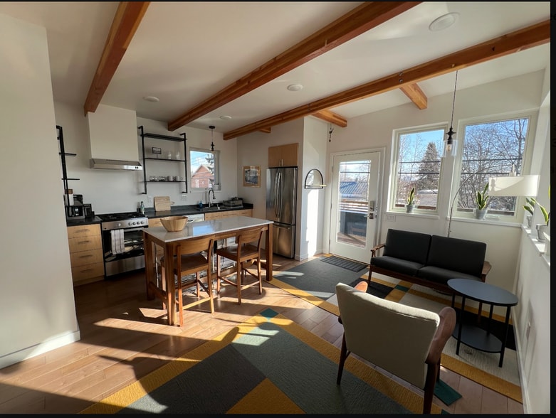 Kitchen with dishwasher - 1019 N St