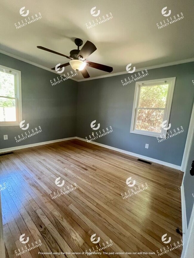 Building Photo - Spacious 3 Bedroom, 2 Bath - AVAILABLE NOW!