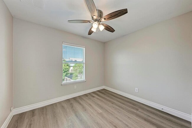 Building Photo - 3413 Bach Dr