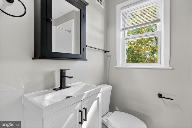 Building Photo - 1109 Congress St SE