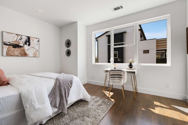 Building Photo - 1806 Lischey Ave