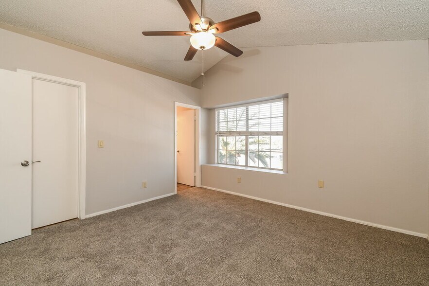 Building Photo - 3869 W Elgin St