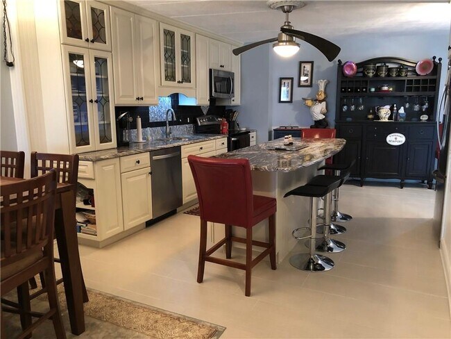 Building Photo - 1316 Capella S