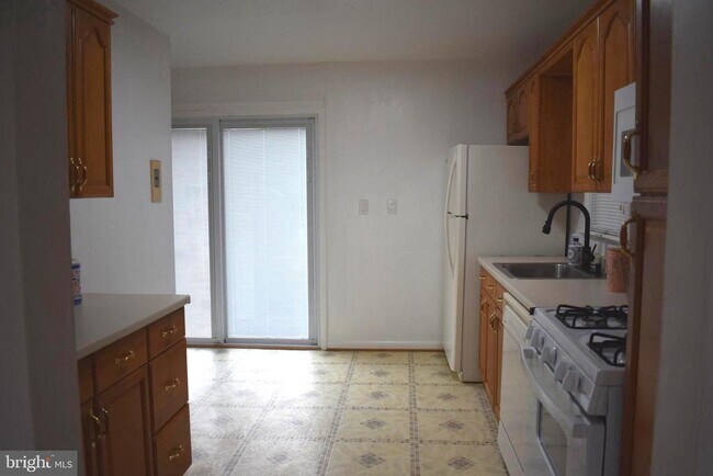 Building Photo - 9205 4th St
