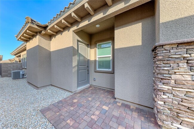 Building Photo - 102 Ibiza Lk Dr