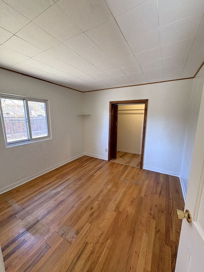 Building Photo - 2425 Mountain Rd NW