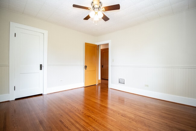 Building Photo - 472 Shasta Dr