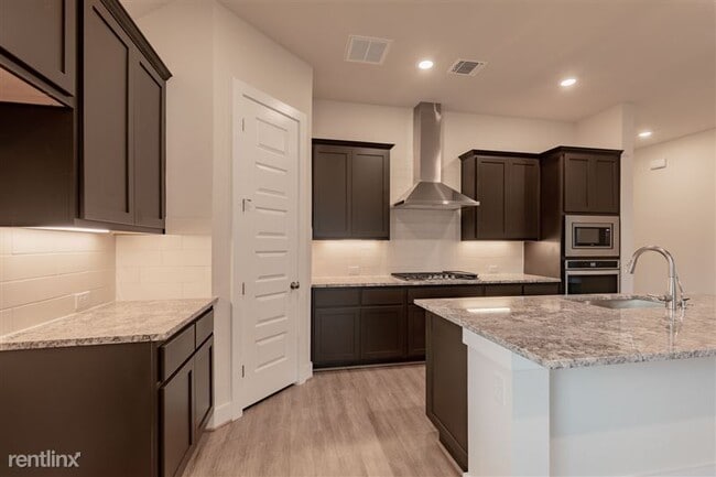 Building Photo - 3804 Sandhill Crane Dr