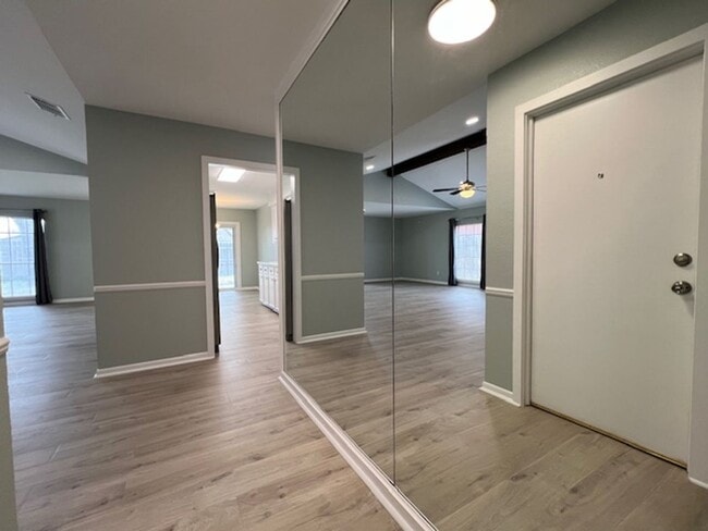 Building Photo - UPDATED HOME IN FLOUR BLUFF - OFFERING GRE...