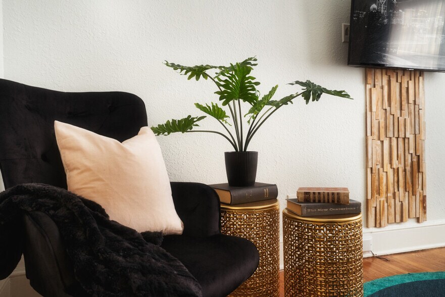 Building Photo - 715 Grandin Rd