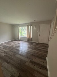 Building Photo - 414 E 109th St