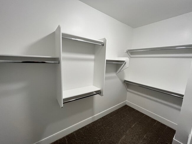 Building Photo - 138 E Lexington Ave