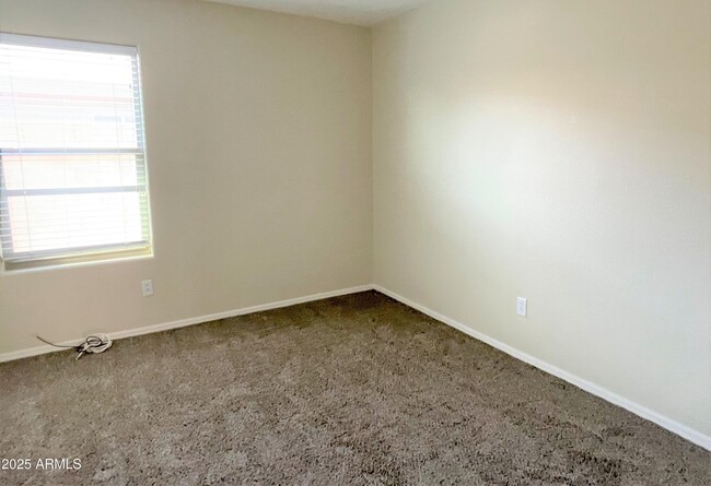 Building Photo - 7220 S 55th Dr