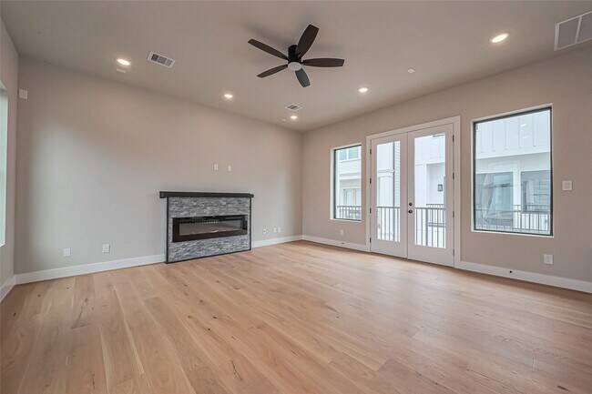 Building Photo - 1222 W 24th St