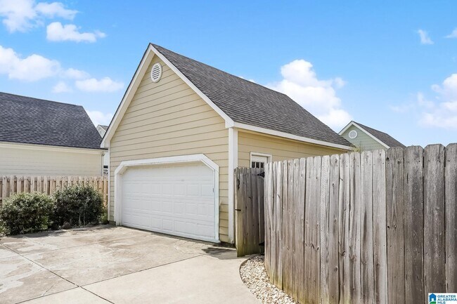 Building Photo - 5024 Kelly Creek St