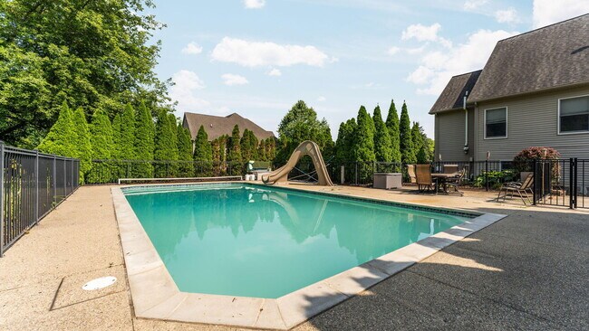 Building Photo - 9069 Emerson Dr