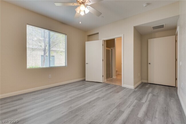 Building Photo - 6868 Sky Pointe Dr