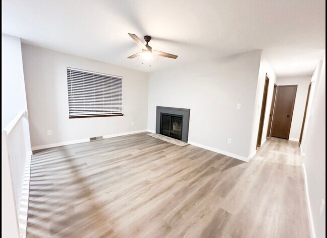 Building Photo - 2008 Juniper Dr