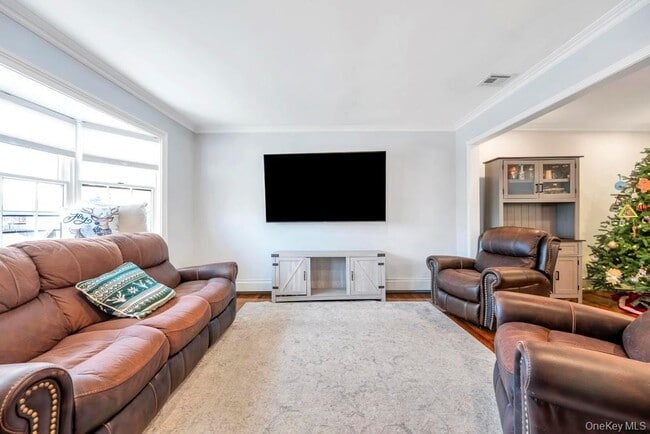 Building Photo - 62 Forest Ave