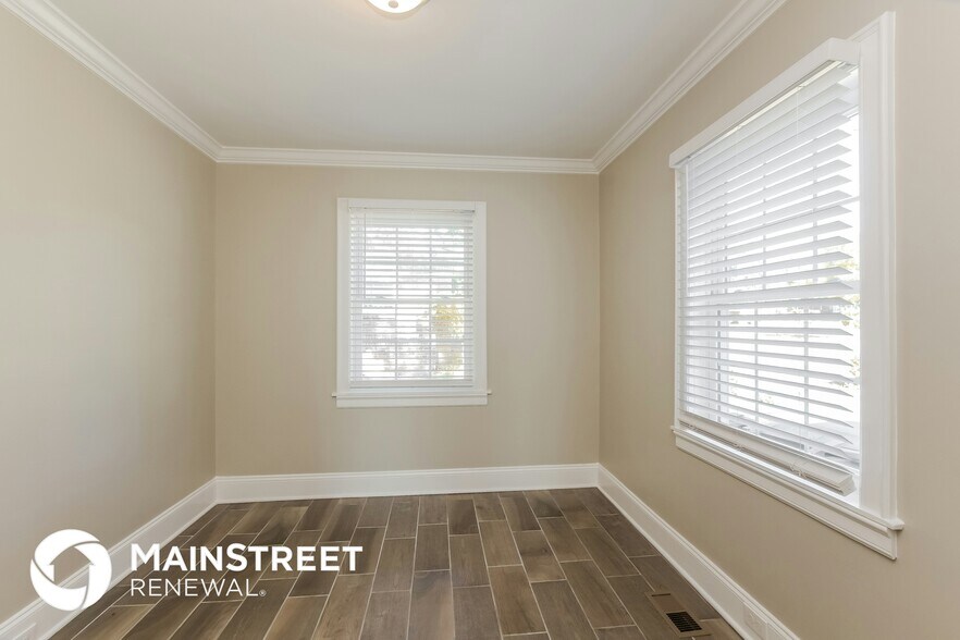 Building Photo - 3017 Dogwood Ave