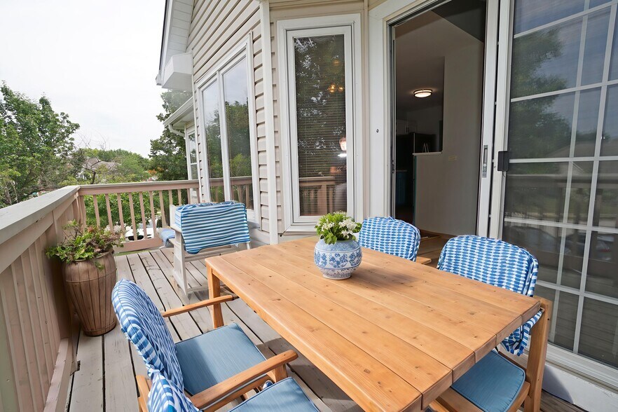 Balcony - 131 Red Fox Ln