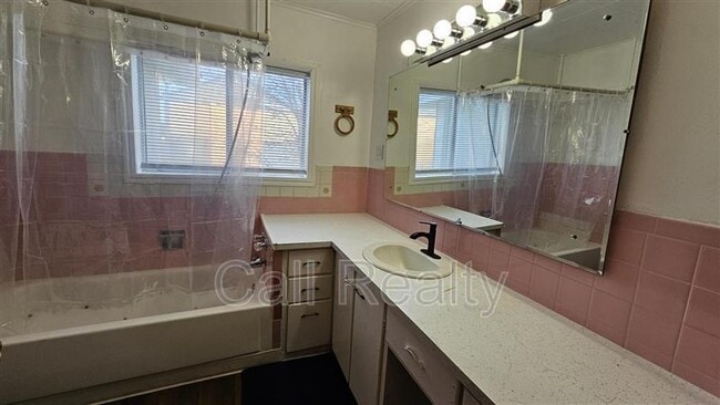 Building Photo - 12019 E Valleyway Ave