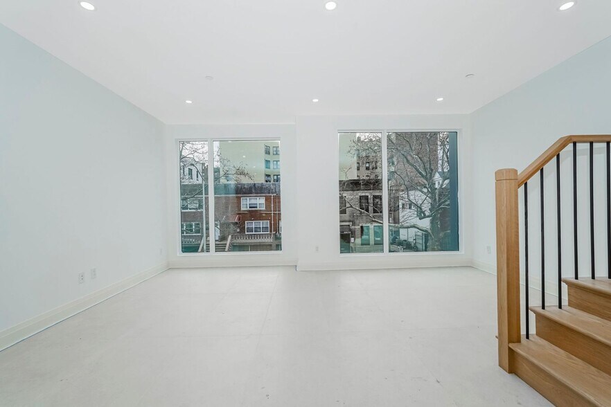 Building Photo - 421 78th St