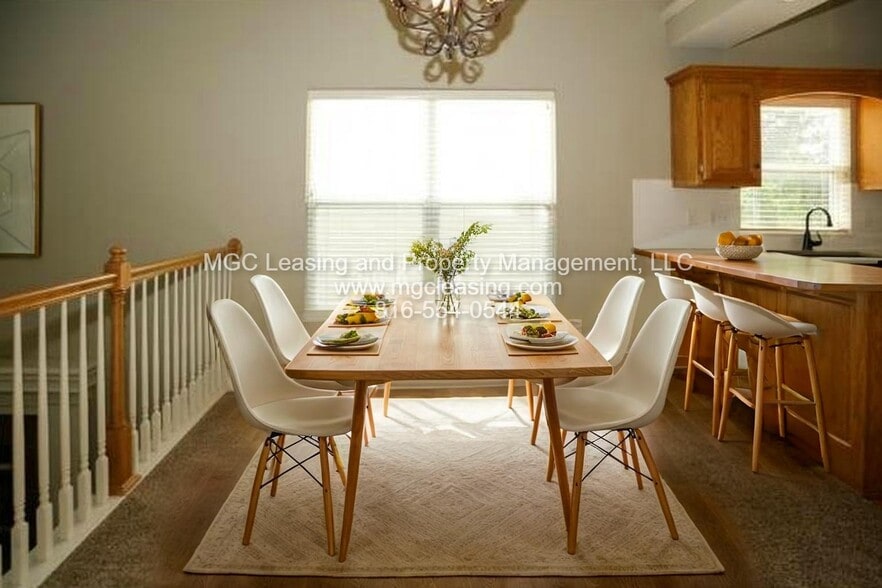 Building Photo - 152 NE Hidden Meadow Ln