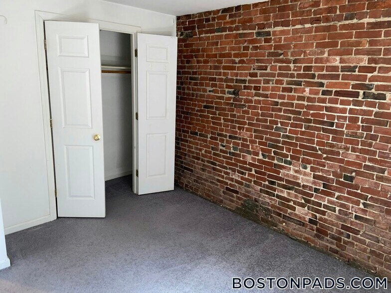 Building Photo - 1742 Washington St