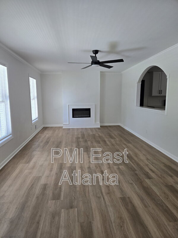 Building Photo - 2275 Country Club Ln SW