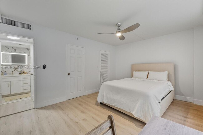 Building Photo - 9195 Collins Ave