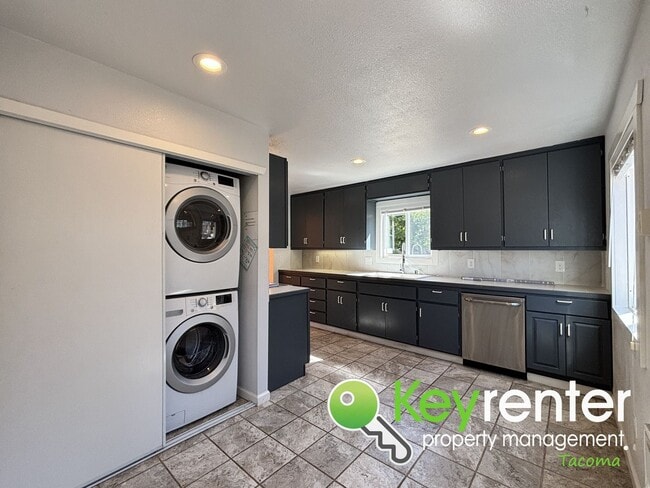 Building Photo - Charming 2-Bedroom Home with Modern Upgrad...