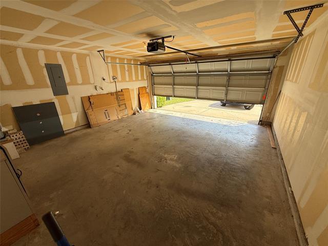 Building Photo - 9301 Goldenview Dr