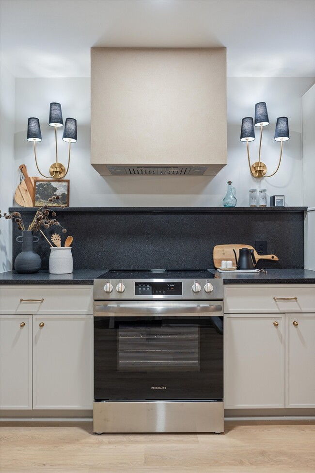 Building Photo - 603 N 5th St