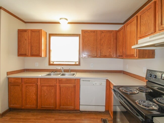 Building Photo - 130 Meadows Ln