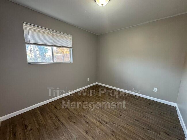 Building Photo - 3165 St Catherine St