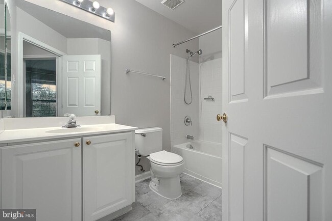 Building Photo - 8820 Papillon Dr