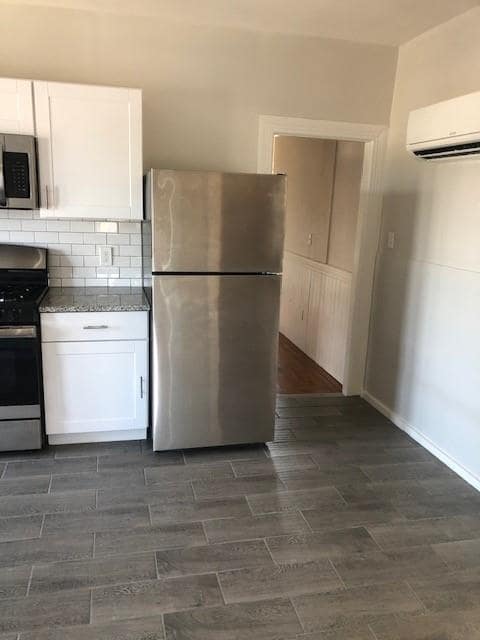 Building Photo - 22-22 10th St