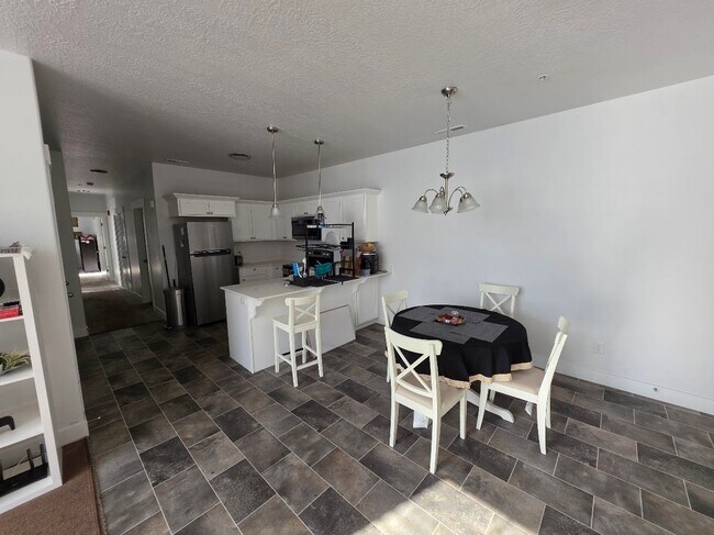 Building Photo - 415 N 360 W
