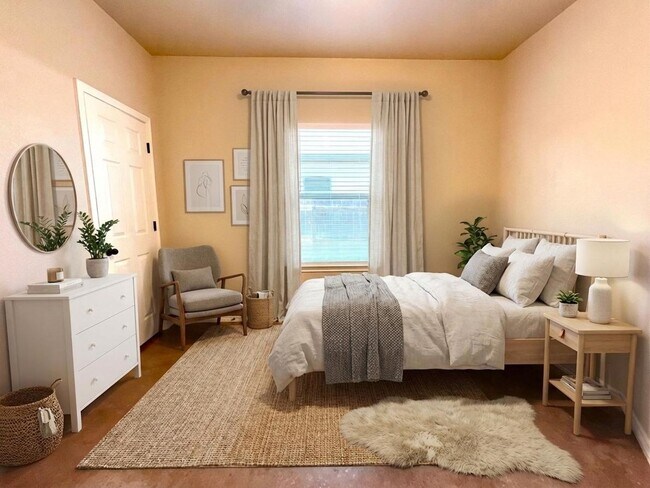 Building Photo - High Ceilings, Fenced Yard & 2-Car Garage – New Braunfels Living!